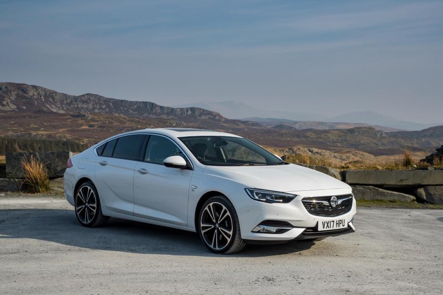  Vauxhall Insignia Grand Sport Turbo 4x4 2017 года  (фото 38 из 41)